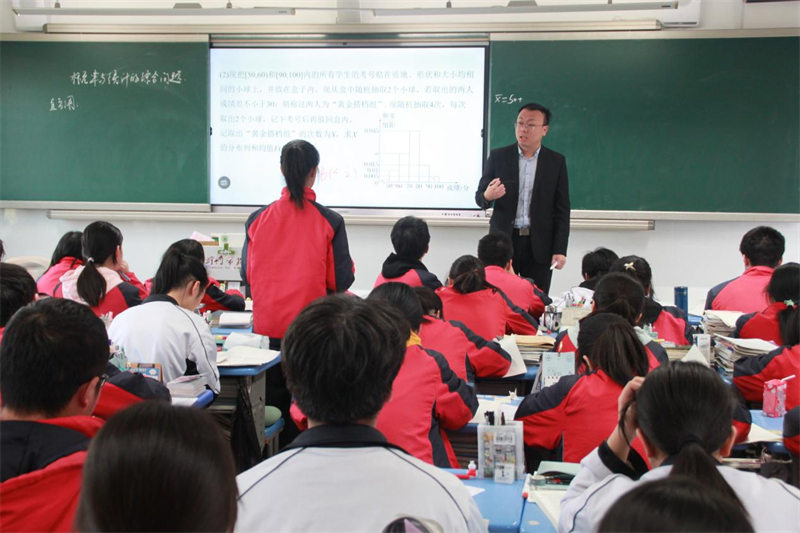 聚焦课堂真视导，“把脉问诊”开良方——荆门市教研室专家莅临我校开展教学指导工作