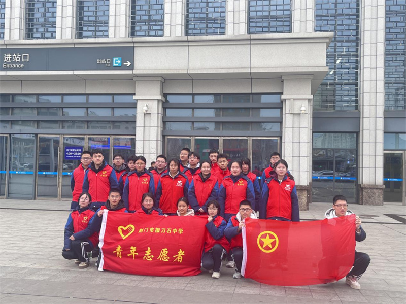 拒绝“摆拍式”好人好事，掇中学子让雷锋精神“看得见”