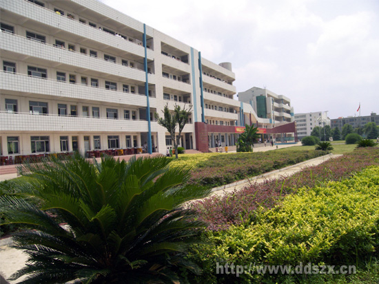 学校主要建筑物修造情况