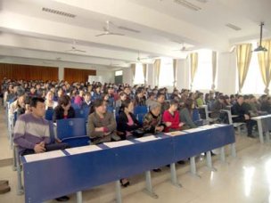 开家长会 架连心桥