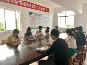 高二年级党支部开展“党员主题活动日”活动