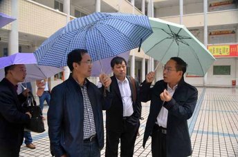 我校到利川市第五中学开展校际交流活动