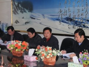 区教育局对我校进行年度工作考核