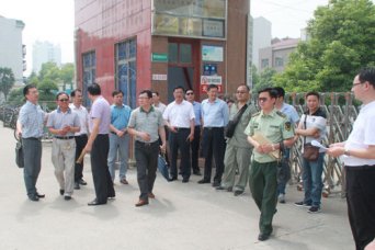 市政府、市教育局领导巡视我校考点