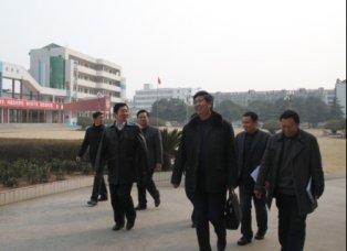 我校迎接市级文明单位检查验收