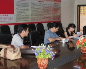 区教育局检查我校开学工作