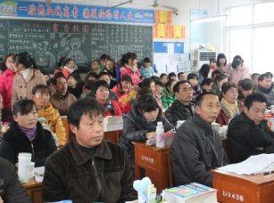 我校高三年级召开家长会