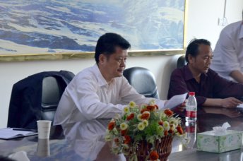 区人大调研我校贯彻实施《教师法》情况