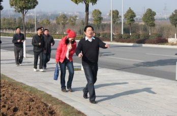 我校举办2013年元旦迎新长跑