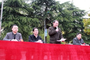 我校学生男子篮球赛盛大开幕