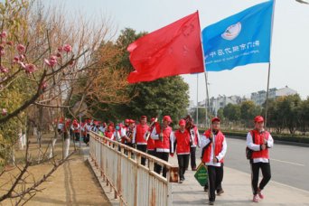 掇中志愿者助力美丽荆门建设