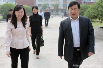 区领导国庆节前莅临我校检查安全工作