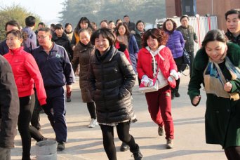 我校举办2014冬季迎新长跑