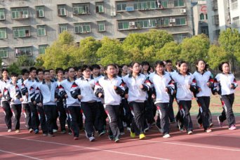 跑操比赛 在奔跑中激发活力与斗志