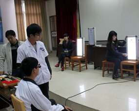 省关工委到校开展视力义检和免费配送眼镜活动