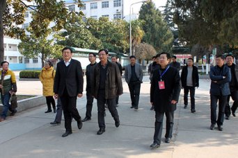 市、区领导检查我校开学工作