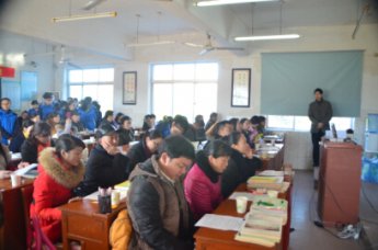 家校齐心 共话成长——高一年级召开学生家长会