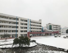 雪中教学楼风采