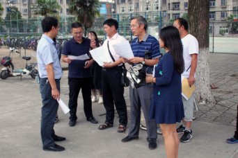 荆门市掇刀石中学迎接市教育局检查