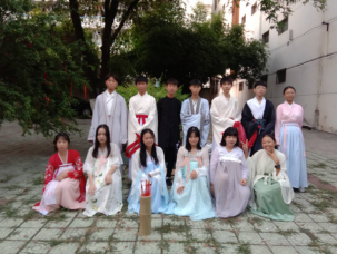 掇刀石中学溯源汉服社中秋拜月