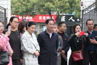 文明树新风，绿色祭英烈